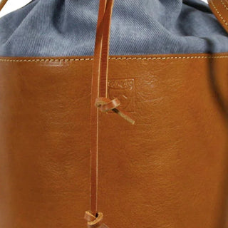 Tamburino – Cognac / Denim, la pelle da vicino