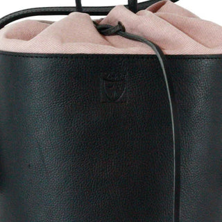 Tamburino – Nero / Rosa, la pelle da vicino